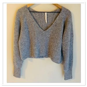 Aritzia Babaton Tessin Sweater Relaxed Cropped Long Sleeve V Neck Gray Size XS
